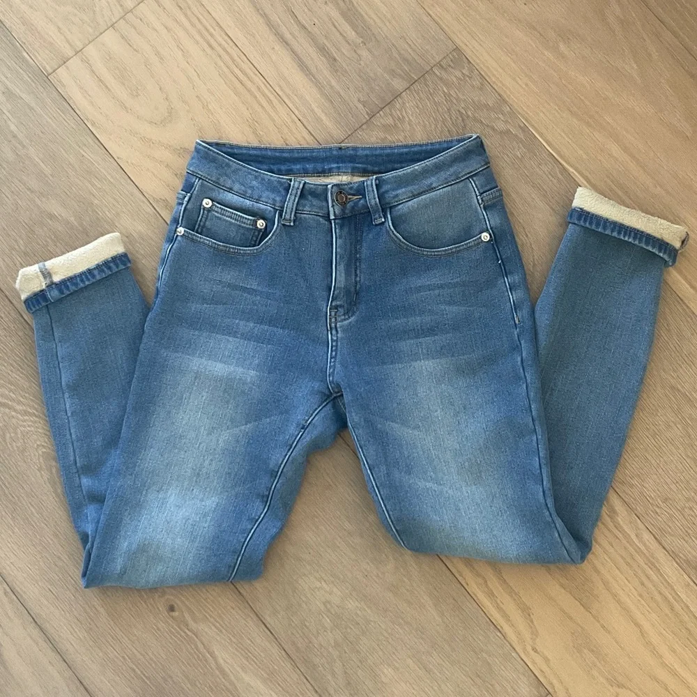 Fleece Lined Women's Skinny Jeans - Picture 10 of 10